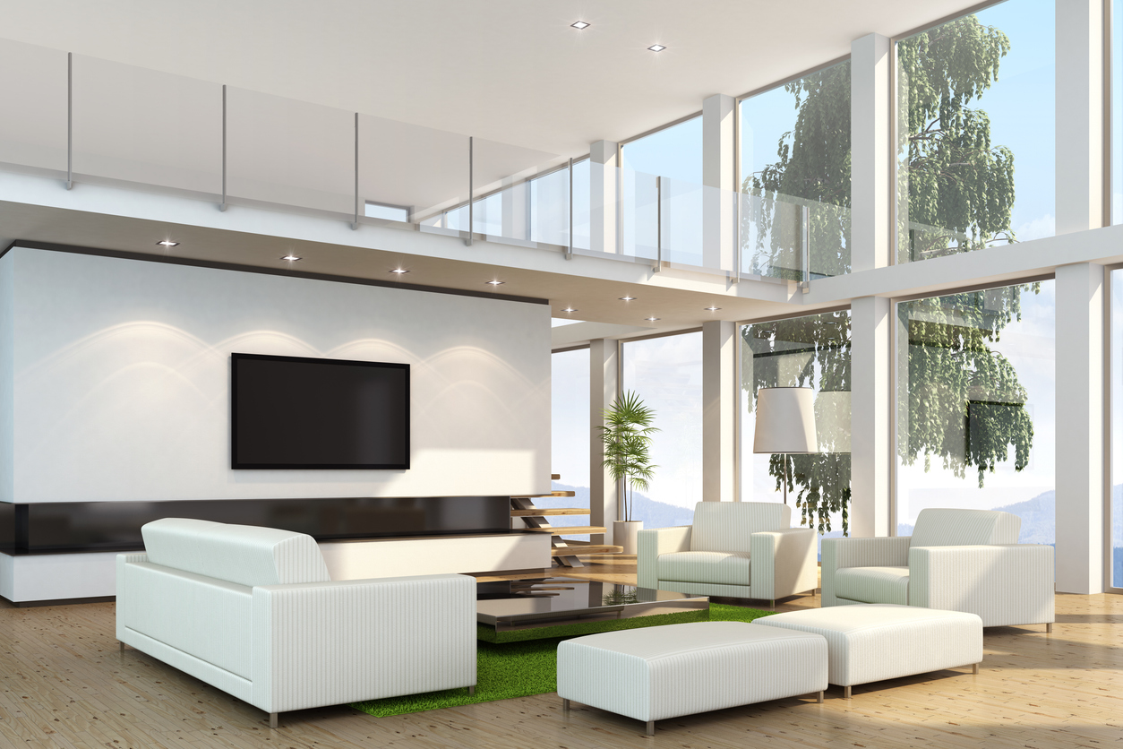Séjour minimaliste avec mezzanine et grandes ouvertures vitrées
