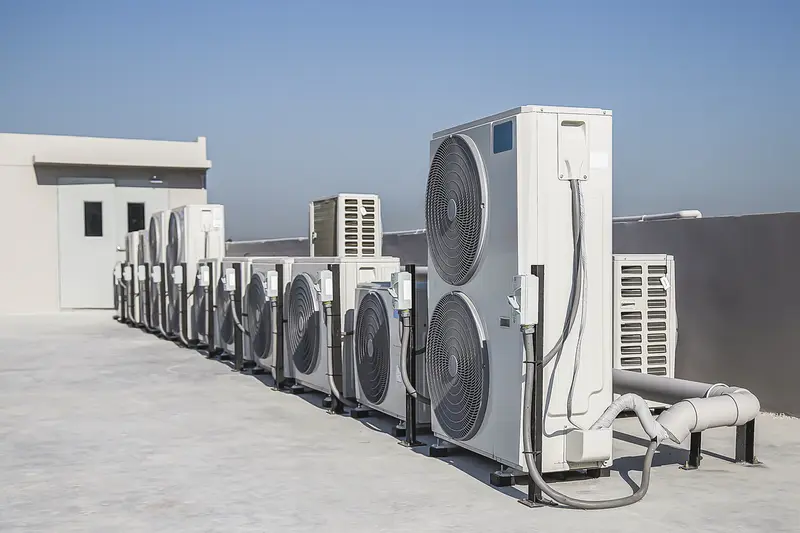 Groupes extérieurs alignés en toiture-terrasse d’établissement — climatisation réversible EHPAD en Provence-Alpes-Côte d'Azur
