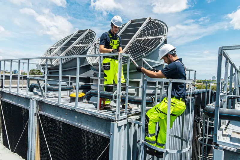 Intervention sur les groupes froids installés en toiture — climatisation réversible EHPAD en Provence-Alpes-Côte d'Azur