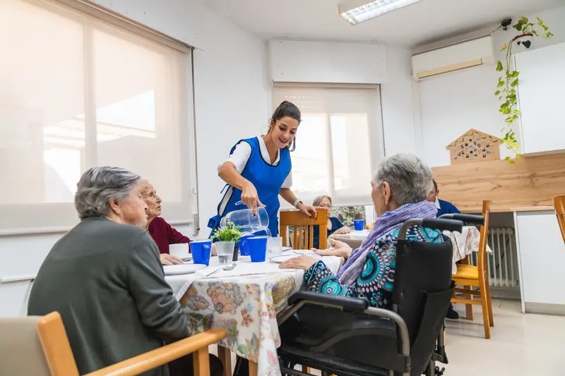Service en salle à manger climatisée auprès des résidents — climatisation réversible EHPAD en Provence-Alpes-Côte d'Azur