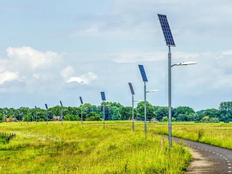 Éclairage solaire d’un chemin / piste cyclable — en Bretagne
