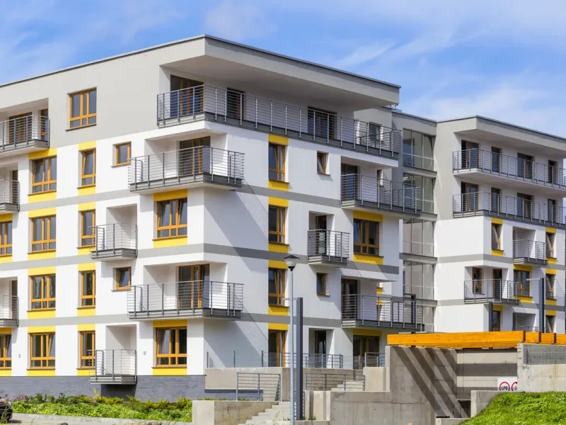 Immeuble à la façade rénovée et isolée — en Bretagne