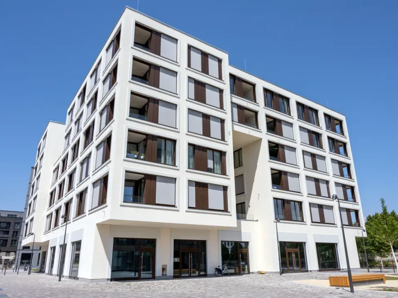 Immeuble résidentiel moderne isolé par l’extérieur — en Bretagne