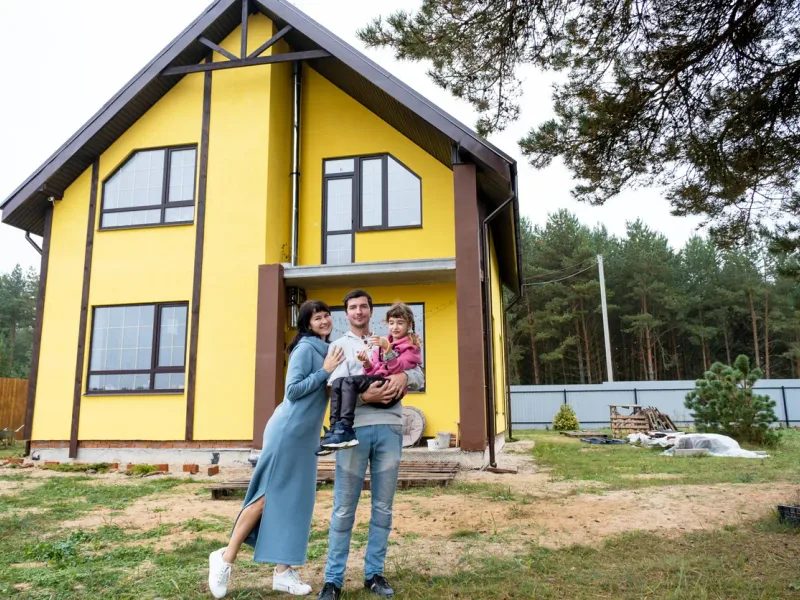 Maison rénovée à la façade colorée — en Bretagne