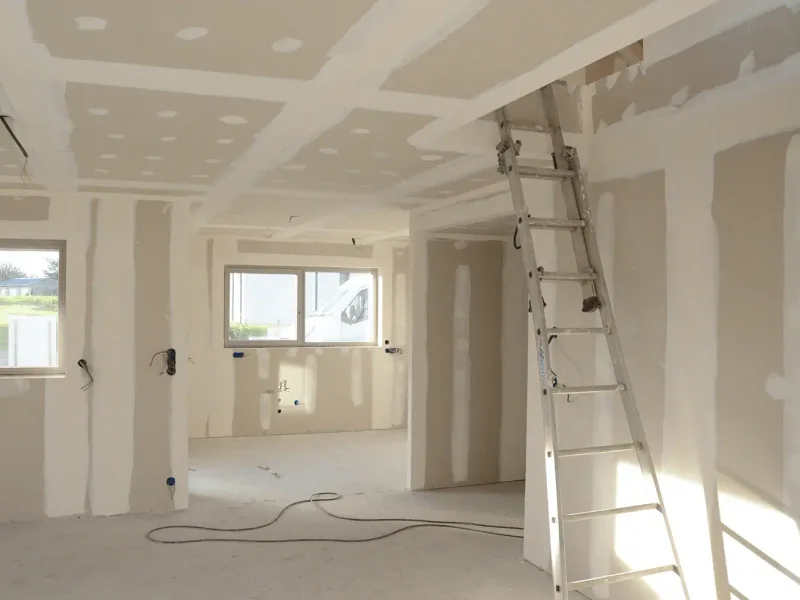 Cloisons en plaque de plâtre après doublage intérieur — France