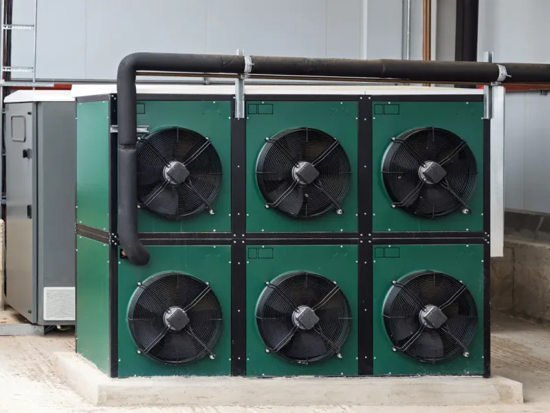 Groupe PAC multi-ventilateurs en local technique — pompe à chaleur air/eau en immeuble en Bourgogne-Franche-Comté