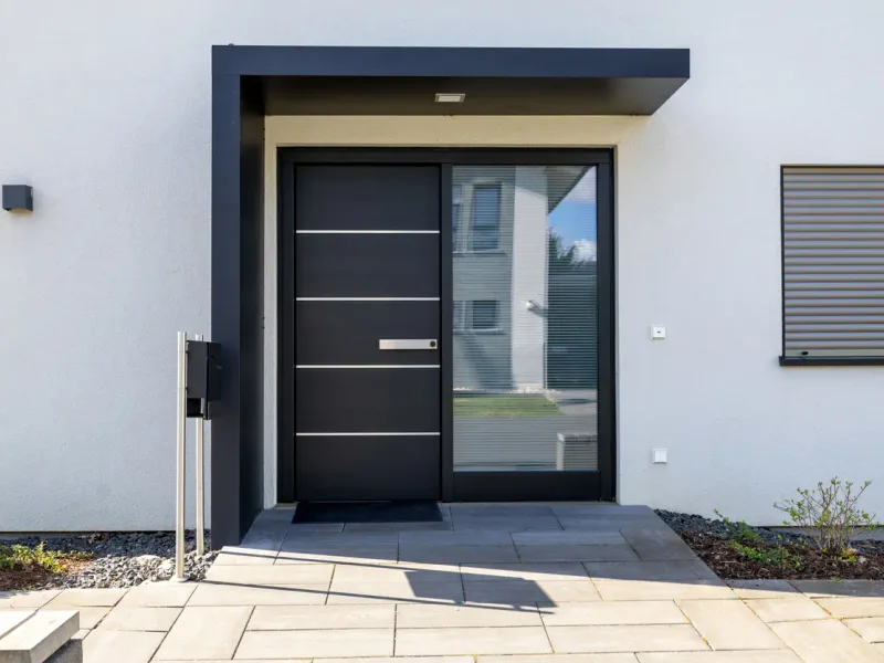 Porte d'entrée moderne d'une maison — en Bretagne