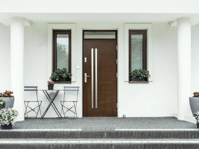 Porte d'entrée en bois d'une maison — en Bretagne