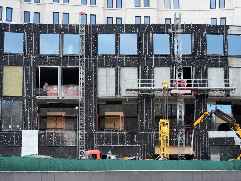 Rénovation globale d'EHPAD dans la Charente — Chantier d'isolation thermique par l'extérieur sur façade d'établissement