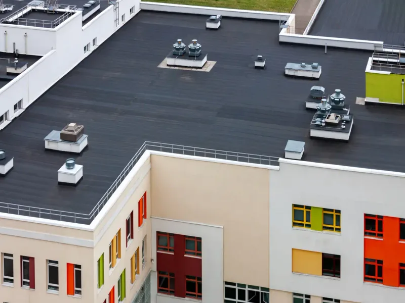 Toiture-terrasse d’un immeuble collectif — en Corse