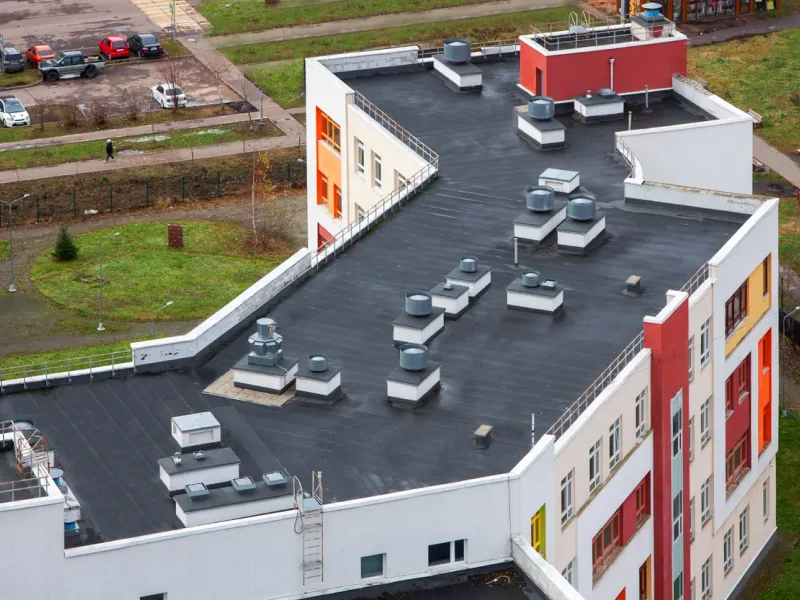 Toiture-terrasse d’un immeuble d’habitation — en Corse