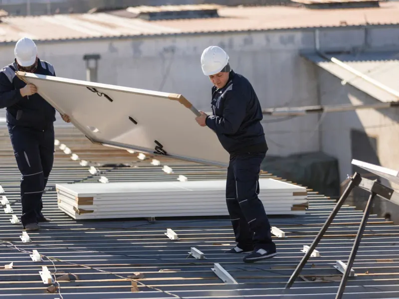 Travaux sur une toiture-terrasse — en Corse