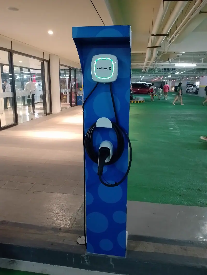 Bornes de recharge desservant un parking collectif