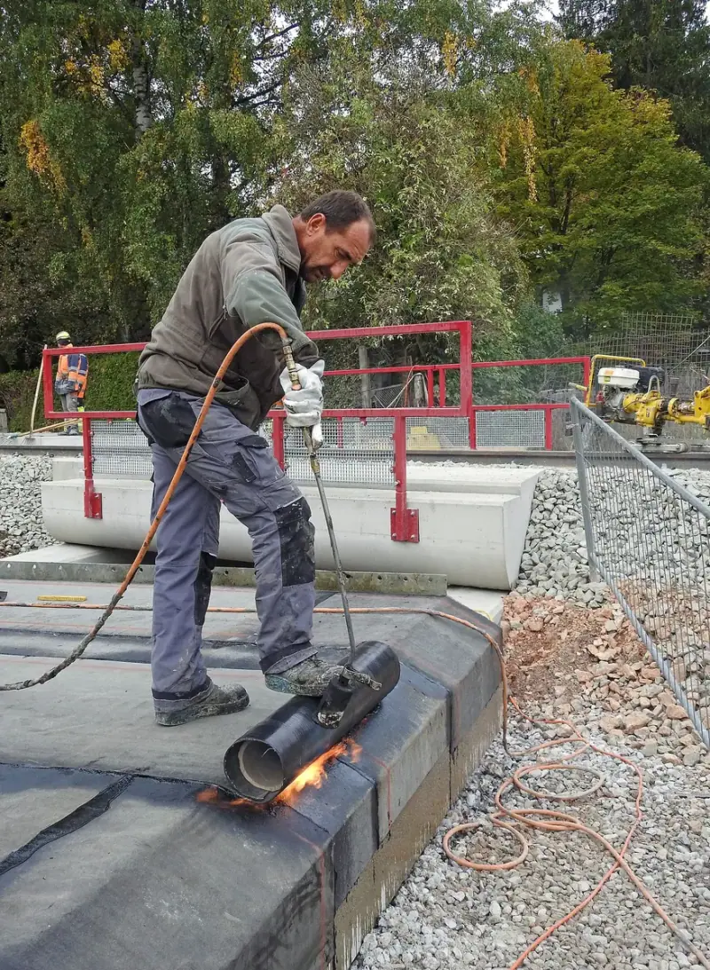 Toiture-terrasse en cours de mise en étanchéité